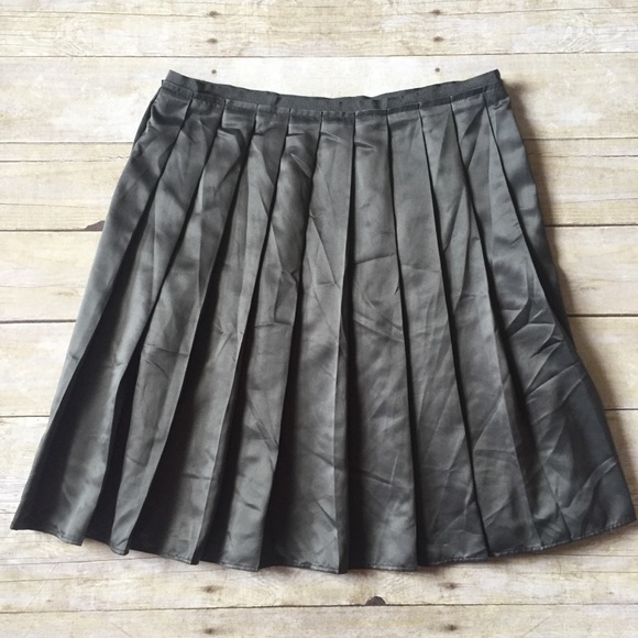 Old Navy pleated skirt - Picture 1 of 4